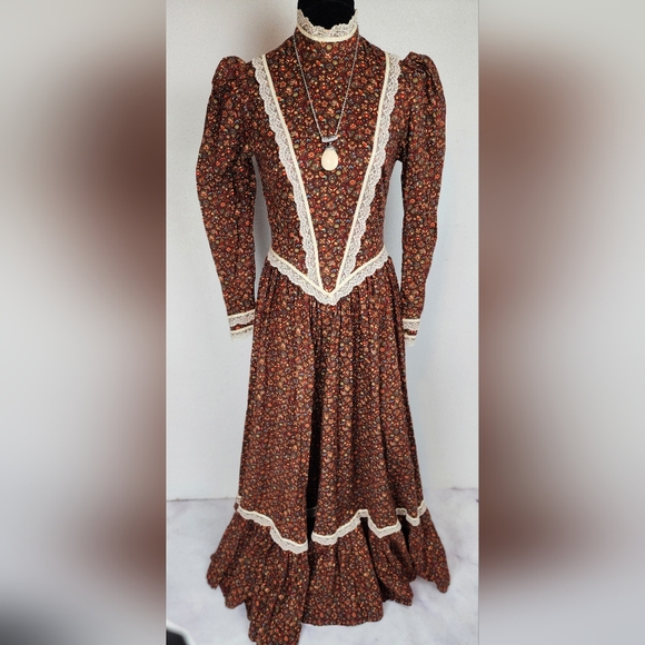 Hand crafted vintage 1970s Gunee Sax pattern Prarie cottagecore theater dress - Picture 7 of 16